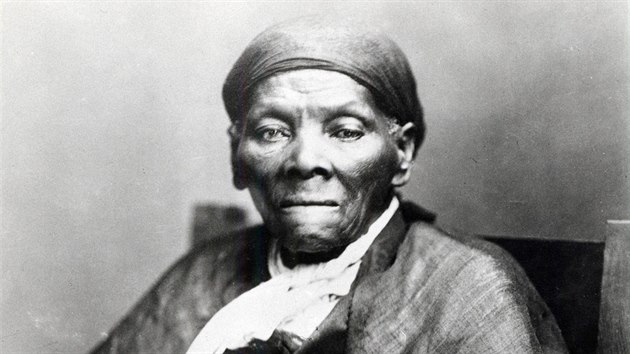 Černošská bojovnice proti otrokářství Harriet Tubmanová na fotografii pořízené kolem roku 1900.