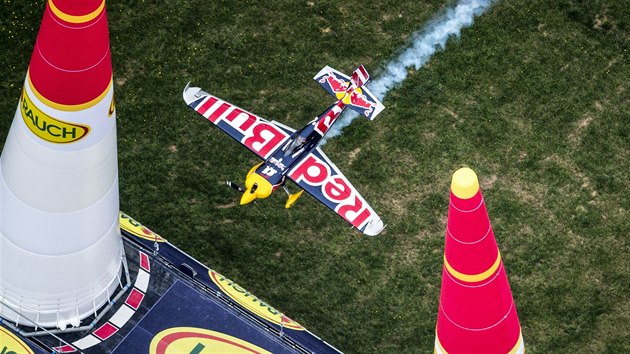 Martin Šonka během závodu Red Bull Air Race v rakouském Spielbergu.