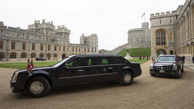 Americk prezident Barack Obama s manelkou pijd na hrad Windsor na obd s britskou krlovnou Albtou II.