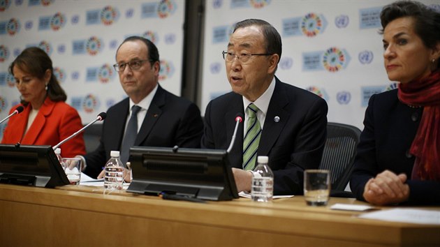 Generln tajemnk OSN Pan Ki-mun a francouzsk prezident Francois Hollande na tiskov konference k nov klimatick dohod, kterou v New Yorku podepsali zstupci 175 zem (22. dubna 2016).