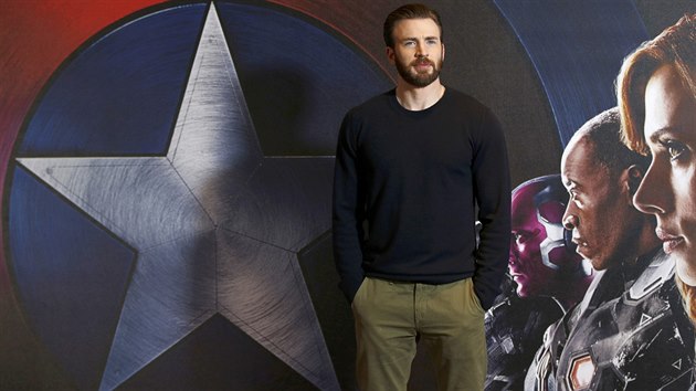 Chris Evans na londnsk tiskov konferenci k uveden filmu Captain America: Obansk vlka (25. dubna 2016).
