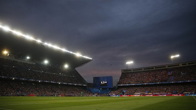 STADION VICENTEHO CALDERNA. A na nm semifinlov souboj Atltika Madrid s Bayernem Mnichov.