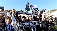 Fanouci Juventusu pi oslavách mistrovského titulu.