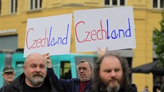 Nkolik desítek Moravan protestovalo v Brn proti názvu Czechia (23.4.2016).