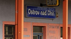 I když město oficiálně nejmenuje Ostrov nad Ohří, díky Českým drahám ho tak...