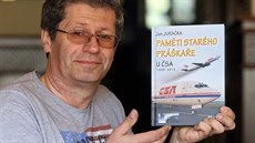 Arno�t Moucha, nakladatel z nakladatelství letecké literatury Sv�t k�ídel, s...