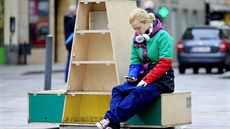 Prázdno. Lidé knihovni�ky v centru Brna vybrakují chvíli po dopln�ní