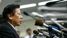 Prezident a provozní editel automobilky Mitsubishi Tecuró Aikawa po skandálu s...
