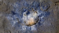 NASA zve�ejnila nedatovaný snímek impaktního kráteru Haulani, který se nachází...