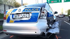 Čtyři vozy, z toho tři policejní, havarovaly na Liberecké ulici v Praze (25....