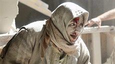 Zranná ena po náletu na historické centrum Aleppa, je drí povstalci (28....