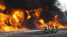 Podnikoví hasii ze Spolany a jejich pratí kolegové zahájili 26. dubna...