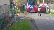 Mu v Klabav zkolaboval za volantem, pevrátil auto a pi nehod zemel. (27....