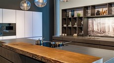 �edohn�dá barva vládla leto�nímu veletrhu Eurocucina. Masivní d�evo zde...