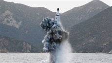 KLDR v sobotu 23. dubna 2016 odpálila balistickou raketu z ponorky u východního...