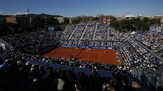PLNO. Momentka z finále turnaje v Barcelon mezi Rafaelem Nadalem a Keiem...