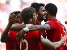 GÓLOVÉ OSLAVY. Hrái Bayernu Mnichov se radují z gólu do sít Borussie...
