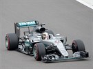 Lewis Hamilton ídí svj Mercedes bhem kvalifikace na Velkou cenu Ruska.