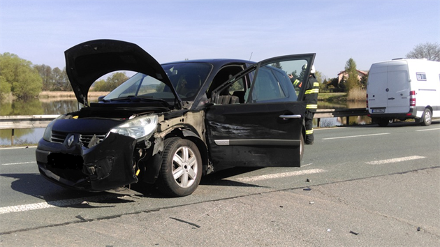 Nehoda osobnho auta a motorky v ernoicch (30. dubna 2016).