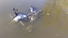 Po srá�ce s osobním autem skon�ila motorka v rybníce v �erno�icích (30. dubna...
