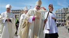 Biskupské svcení Tomáe Holuba v v katedrále svatého Bartolomje (30. dubna...