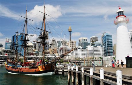 Replika lodi kapitána Cooka Endeavour v Sydney. (7. kvtna 2010)
