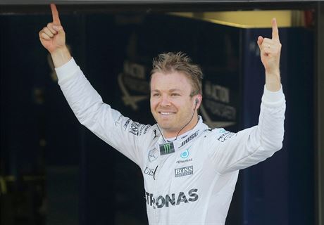 Nico Rosberg slaví v Soi u tvrtou výhru sezony.