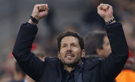 Diego Simeone z Atltika Madrid slav postup do finle Ligy mistr.