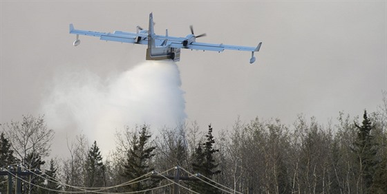 Poár v kanadské provincii Alberta v okolí msta Fort McMurray (7. kvtna 2016)