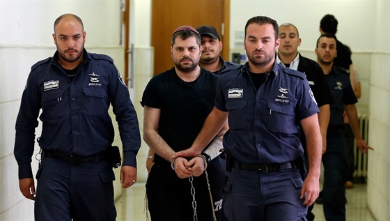 Chaim Ben-David (uprosted) u soudu, kde si vyslechl trest za vradu...