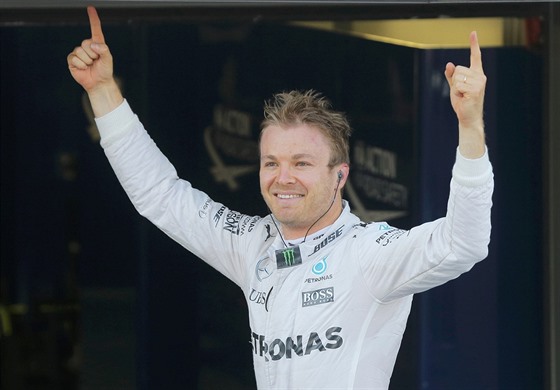 Nico Rosberg slaví v Soi u tvrtou výhru sezony.
