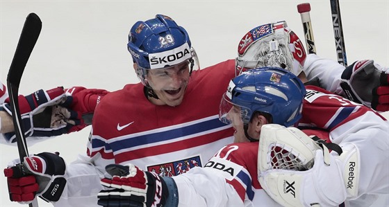 etí hokejisté se radují z výhry nad Ruskem.