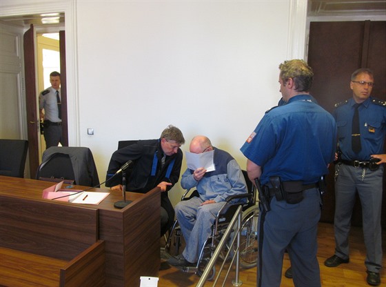 Josef Šimek loni u soudu