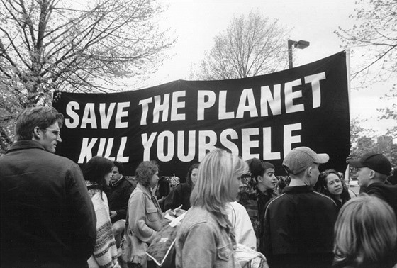 Zachraň planetu, zabij se. Známý slogan Církve eutanazie.