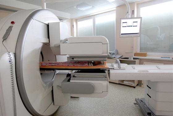 Nejmodernější SPEC/CT gamakamera zvládne za den 8 pacientů.