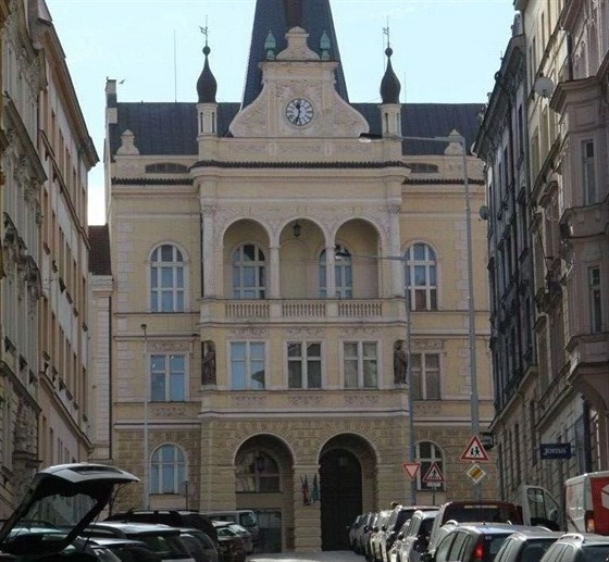 V Táborské ulici stojí Nuselská radnice v novorenesanním stylu od architekta...