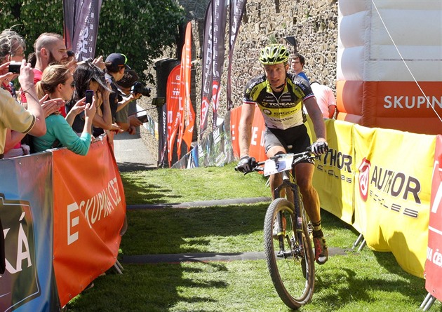 Hynek se Stoškem obsadili v bikovém závodě Swiss Epic třetí místo