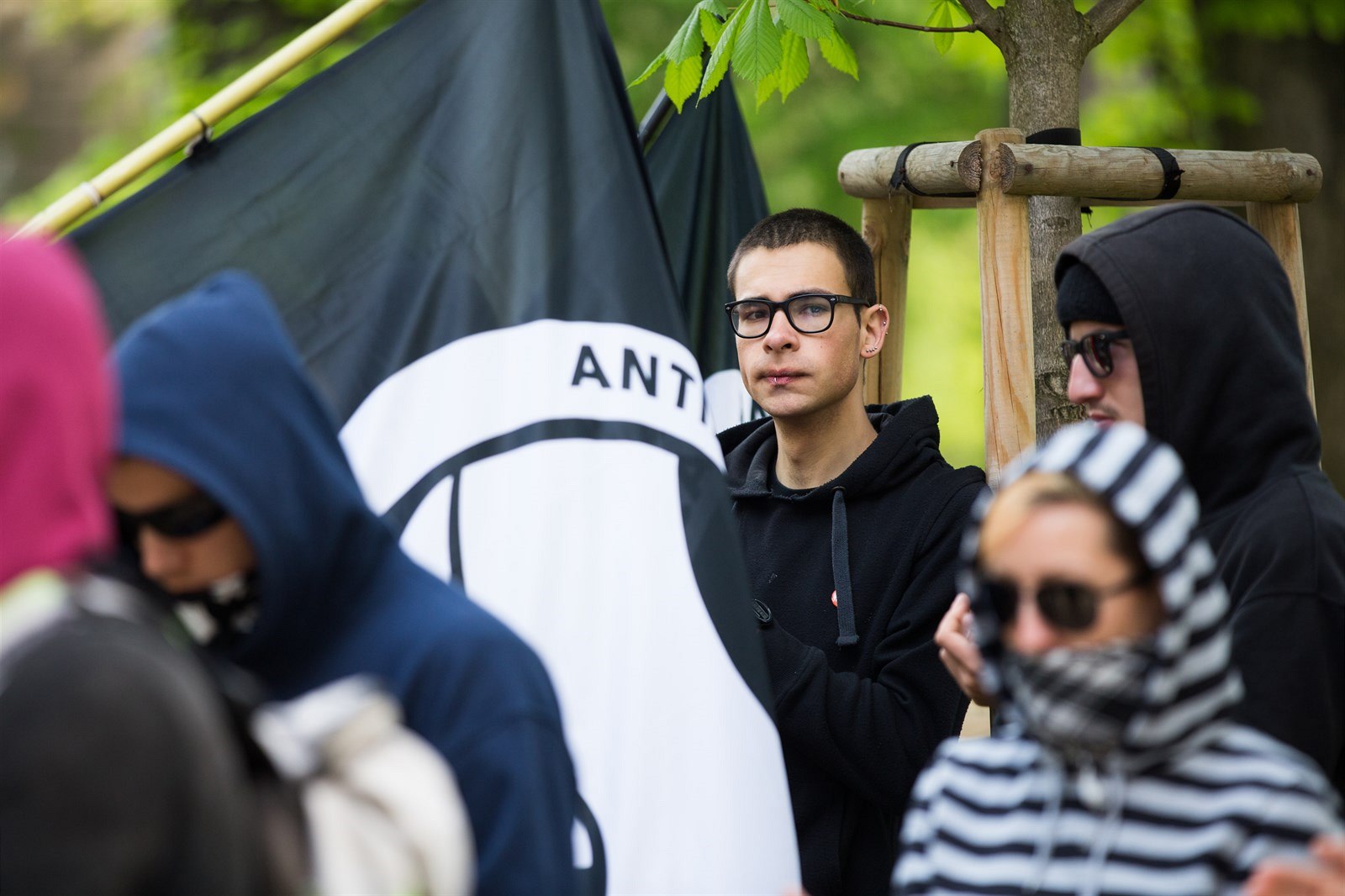 anarchista-evcov-d-1-5-milionu-korun-jako-od-kodn-za-vazbu