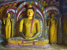Jeskynní chrámy ukrývají na 150 soch buddh.