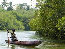V delt eky Madu potkáte rybáe na tradiních lokách s vahadlem.