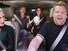 Gwen Stefani, George Clooney a Julia Roberts zpívají v aut.