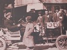Hrab Kolowrat pi vtzstv na zvodech v Semmeringu roku 1920.