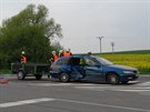 Na křižovatce u Českého Brodu se srazilo auto s motorkou (3.5.2016).