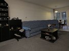 Pvodní obývací pokoj se starým zátovým kobercem