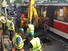 V pražském Podolí prasklo vodovodní potrubí a havárie zastavila i tramvaje...