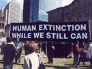 Církev eutanazie na transparentech doporuovala vyhynutí lidského druhu -...
