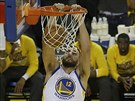 Andrew Bogut z Golden Stat zasmeoval do koe Portlandu.