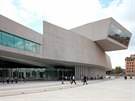 MAXXI, muzeum umní 21. století, stojí v ím. Stavba z betonu se sklennou...