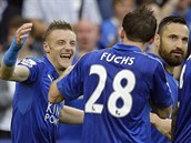 RADOST ZE HRY. Jamie Vardy slav jednu ze svch glovch tref do st Evertonu....