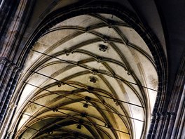 Stavba trojlodní gotické katedrály byla zahájena v roce 1344. Dokončena byla až roku 1929 k tehdy předpokládanému tisíciletému výročí úmrtí svatého Václava, zakladatele původního kostela.